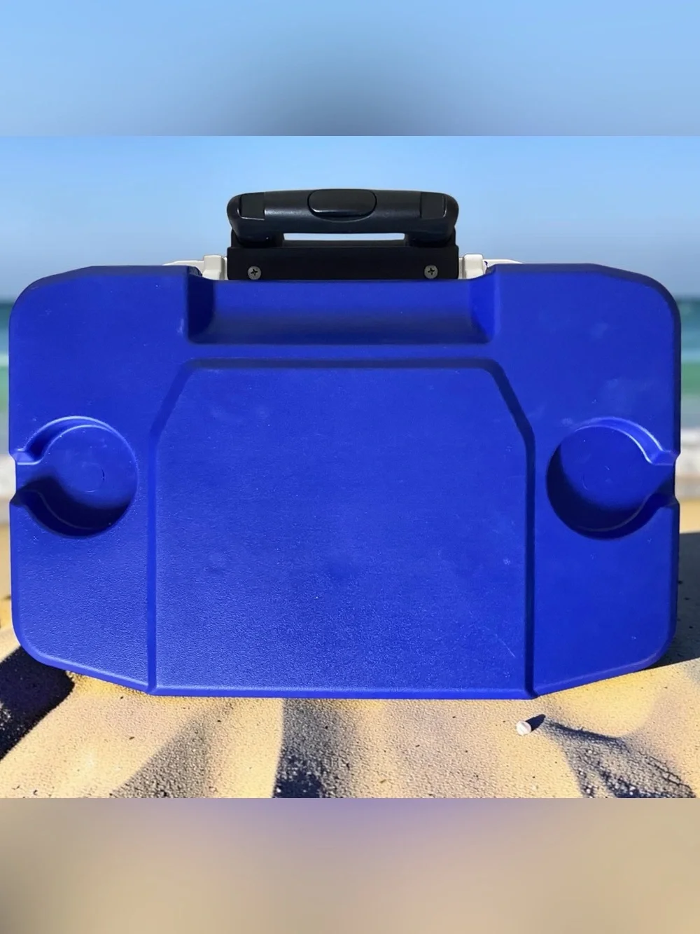 Igloo Latitude 30qt Rolling Cooler - Blue